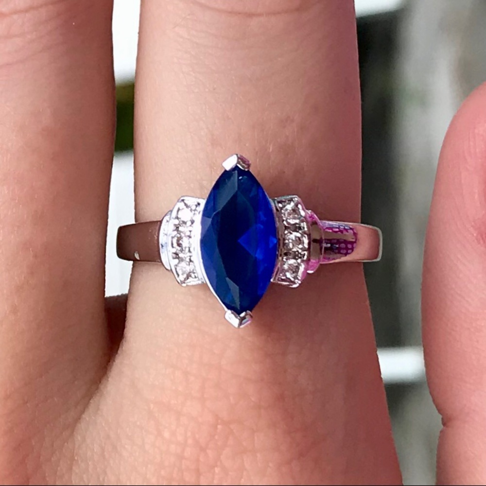 NWT Blue Glass Silvertone Ring Size 8.5